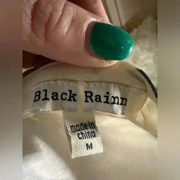 Black Rainn sheer top - Picture 3 of 3